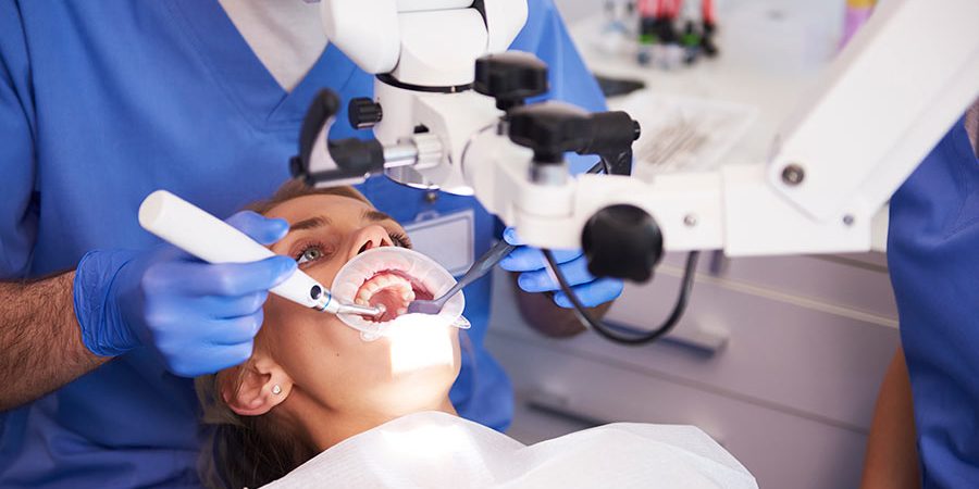 young-woman-at-the-dentist-LZGFZN9.jpg